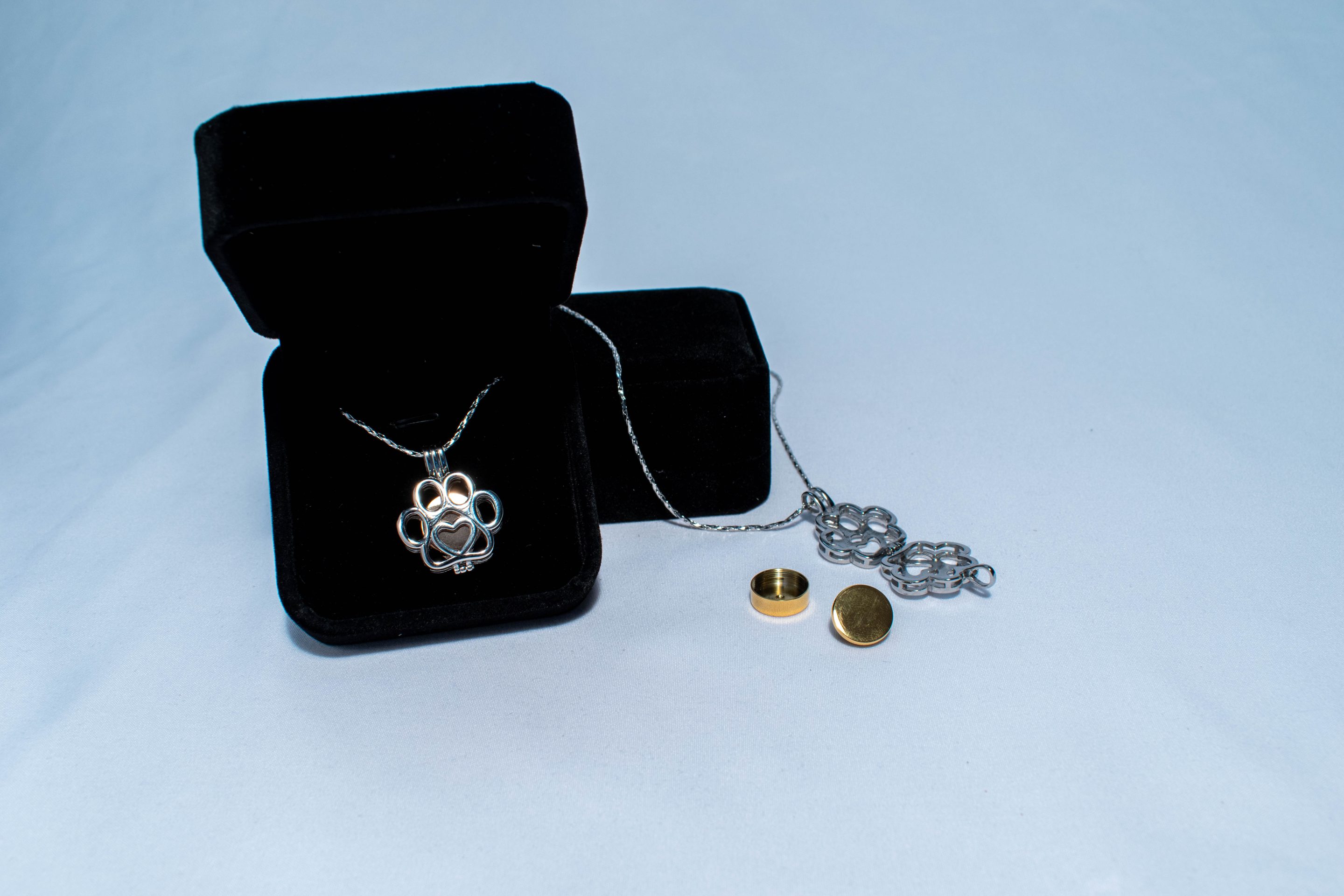 Paw Print Cage Pendant - Image 4